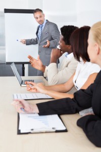 un expert en mutuelle commence sa présentation